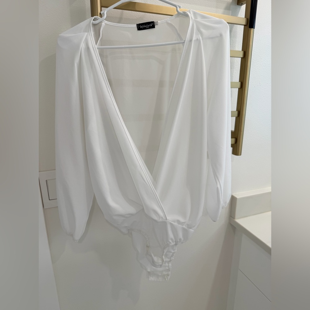 Elegant White Long Sleeve Bodysuit